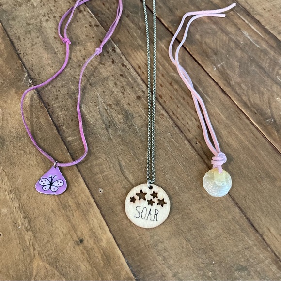 Set of Three Necklaces Girls Butterfly Enamel Seashell Purple & Pink - Picture 3 of 6